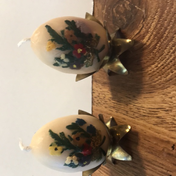 Hand painted egg candles with faux brass stands formed like a flower - Picture 2 of 7